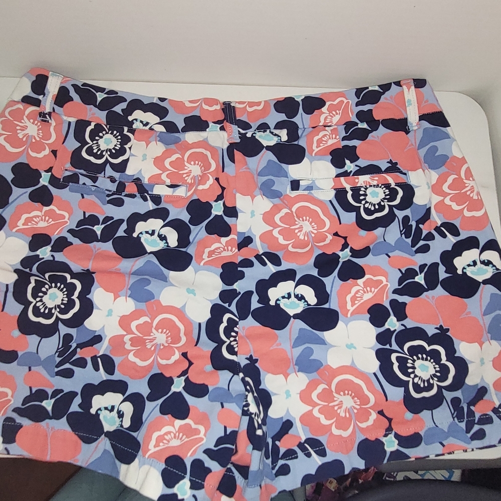 Crown & Ivy shorts women size 16